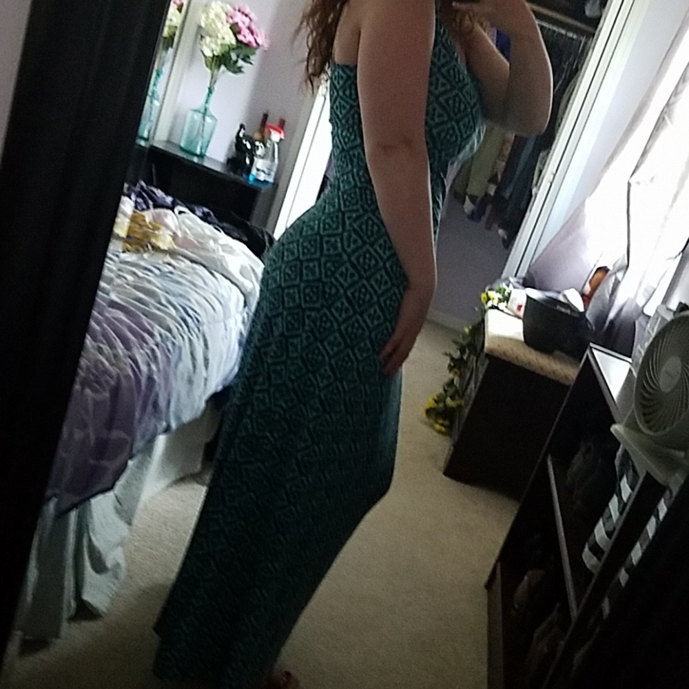 Form-fitting maxi dress